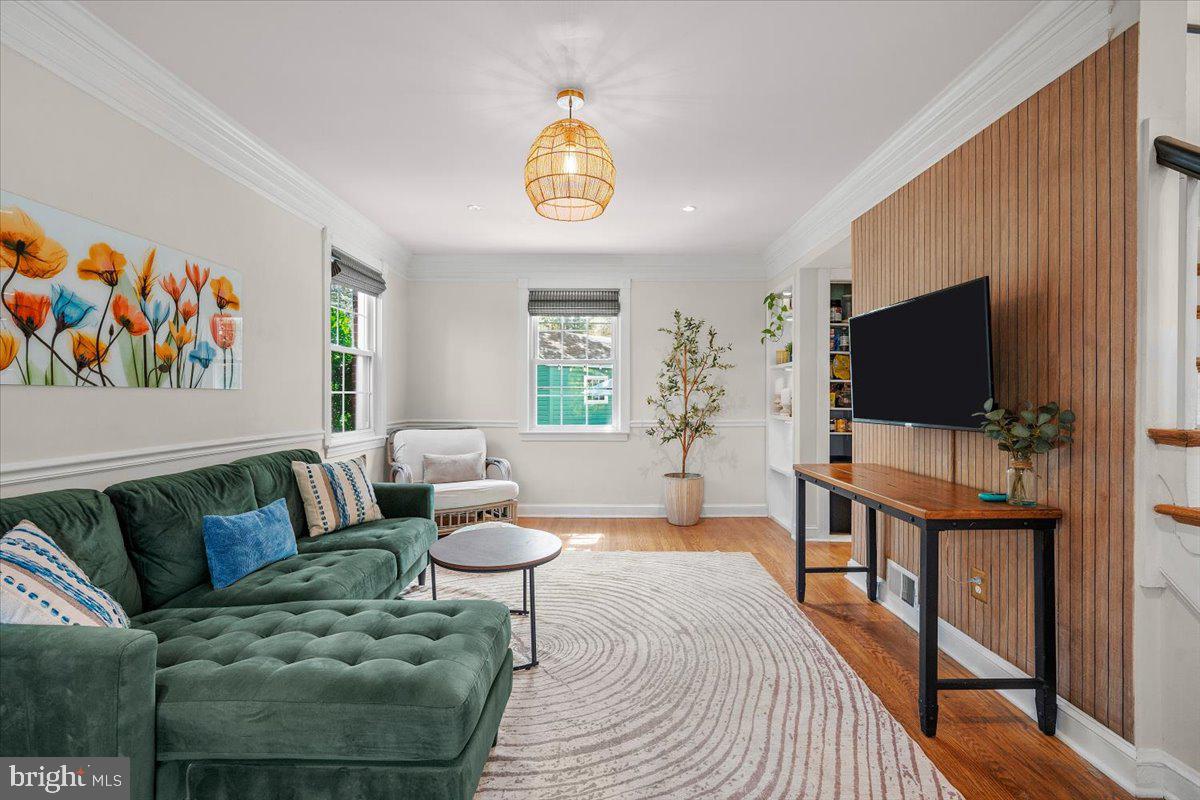 505 East Schuyler Road Silver Spring, MD 20901 - Photo 5 of 46 Ample sunlight pouring in