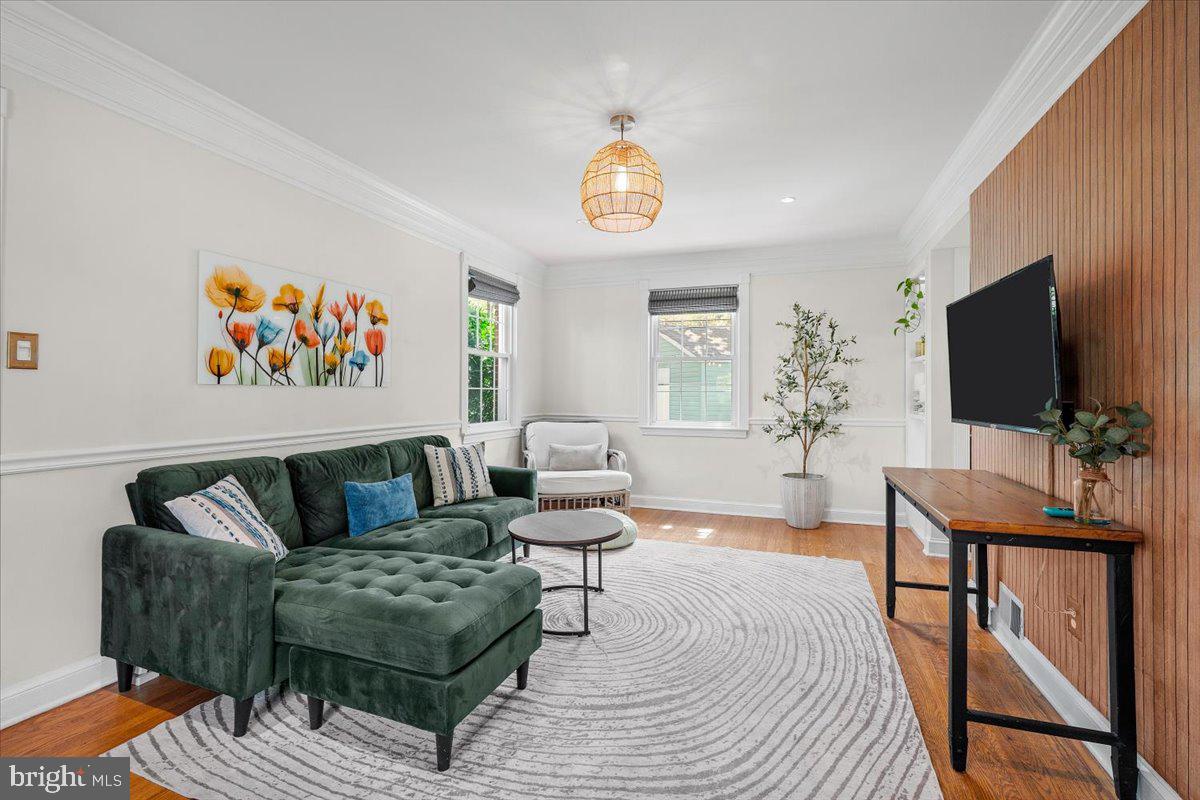 505 East Schuyler Road Silver Spring, MD 20901 - Photo 6 of 46 Family room