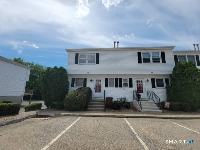 28 Commodore Cmns, Unit 28 Derby, CT 06418 - Photo 1 of 17 a front view of a house with garden