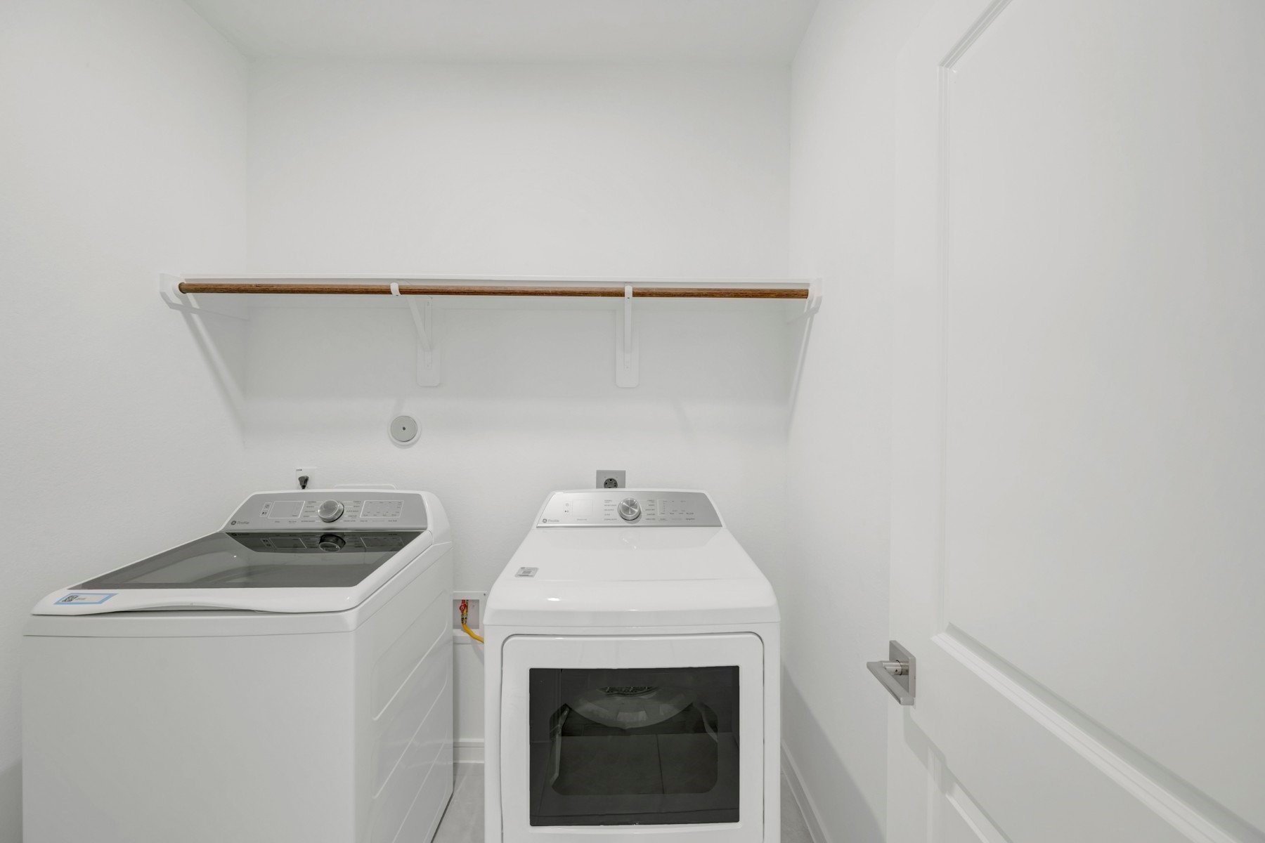 526 Samuel Rdg Drive Dayton, TX 77535 - Photo 24 of 45 Laundry room