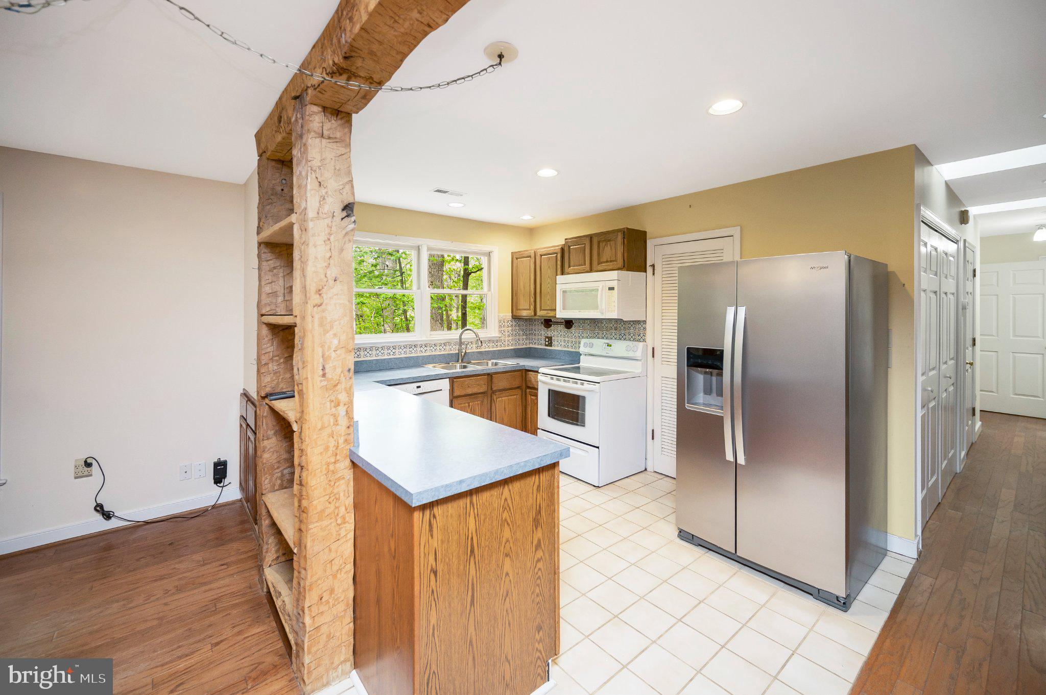 130 Springwood Drive, Unit RENTAL Fredericksburg, VA 22401 - Photo 16 of 39 Charming kitchen with modern touches.