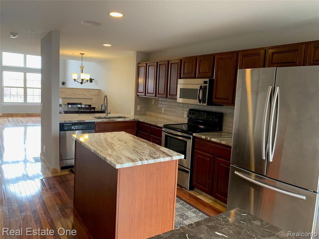 1558 Devon Lane, Unit 5 Troy, MI 48084 - Photo 4 of 19