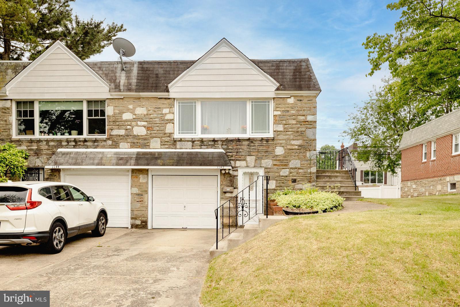 1142 Medway Road Philadelphia, PA 19115 - Photo 3 of 44