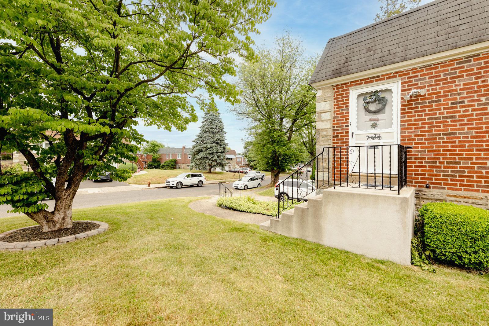 1142 Medway Road Philadelphia, PA 19115 - Photo 5 of 44