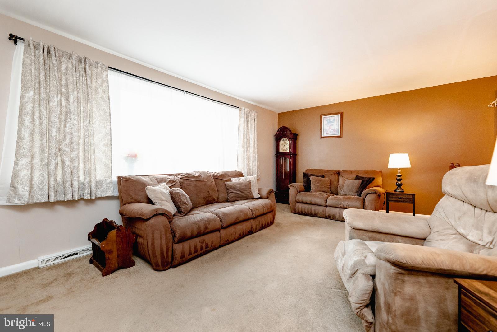 1142 Medway Road Philadelphia, PA 19115 - Photo 6 of 44