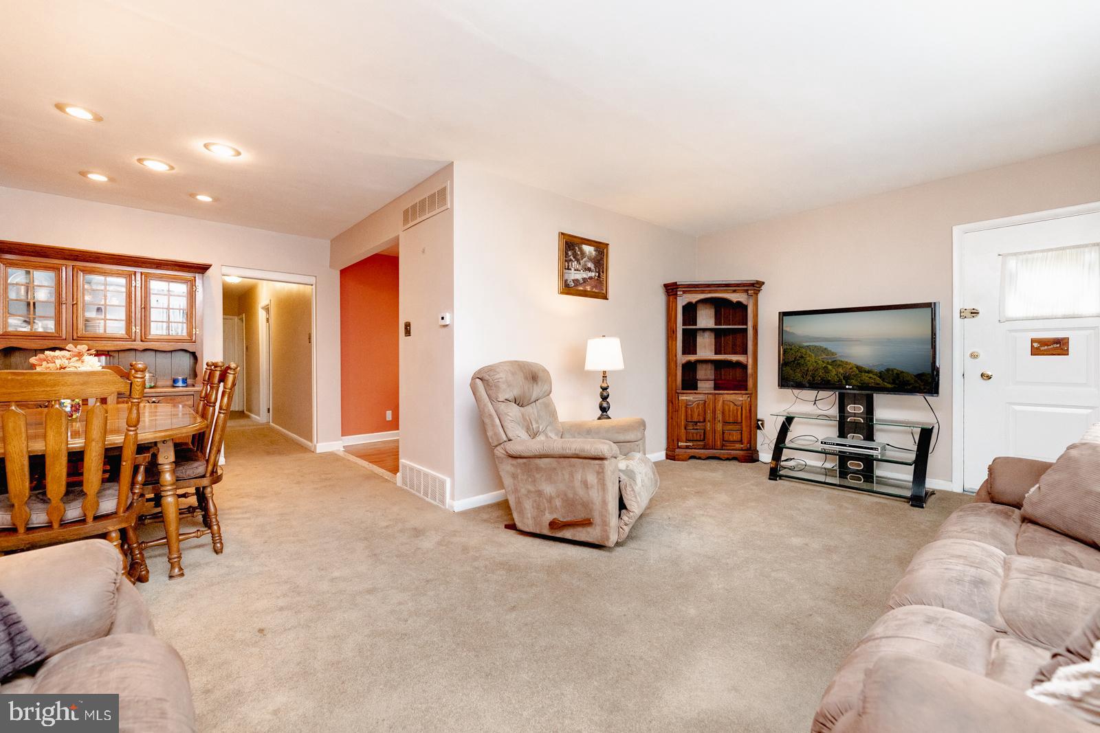 1142 Medway Road Philadelphia, PA 19115 - Photo 8 of 44