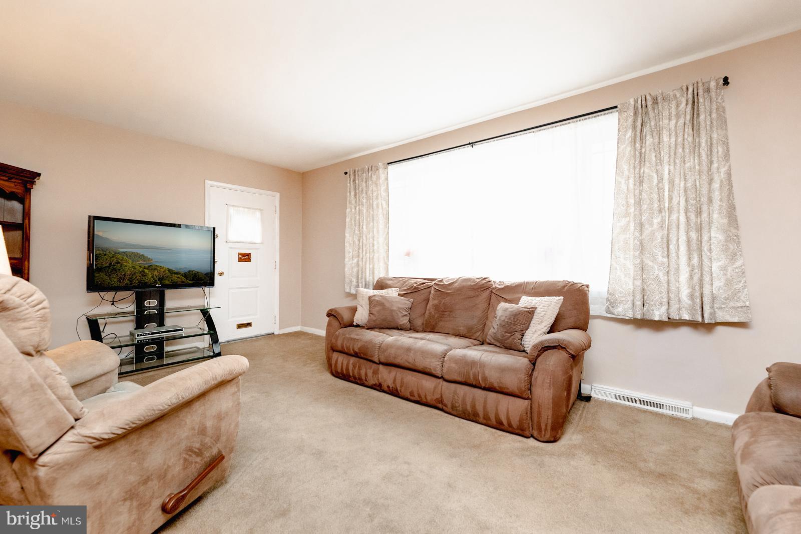 1142 Medway Road Philadelphia, PA 19115 - Photo 9 of 44