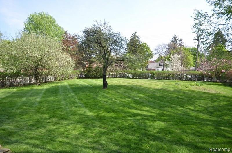 375 Washington Road Grosse Pointe, MI 48230 - Photo 48 of 50 Side Lot View