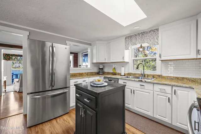 $699,000 | 30 Cove Lane, Hinsdale, MA 01235