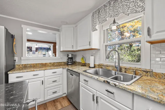 $699,000 | 30 Cove Lane, Hinsdale, MA 01235