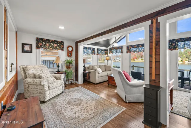 $699,000 | 30 Cove Lane, Hinsdale, MA 01235