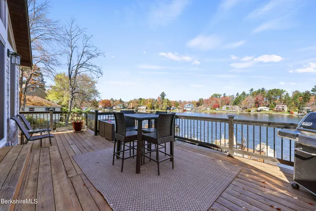 $699,000 | 30 Cove Lane, Hinsdale, MA 01235