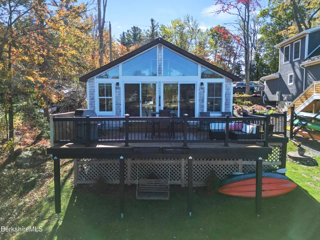 $699,000 | 30 Cove Lane, Hinsdale, MA 01235