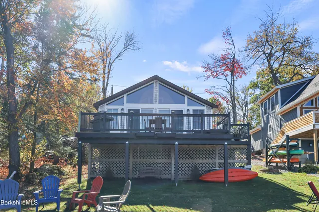 $699,000 | 30 Cove Lane, Hinsdale, MA 01235