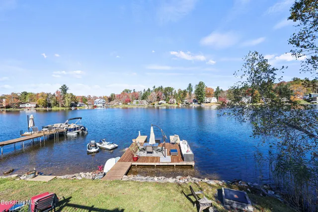 $699,000 | 30 Cove Lane, Hinsdale, MA 01235