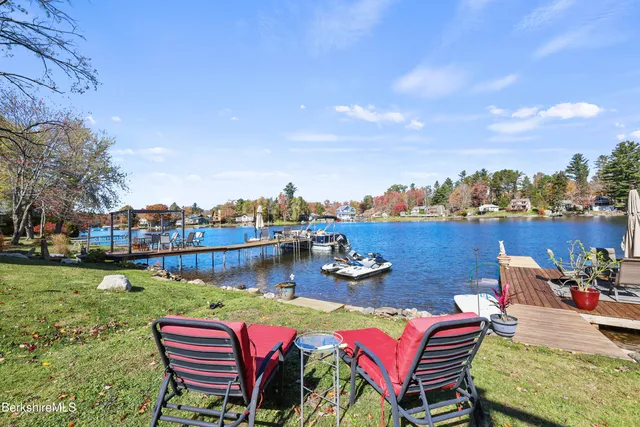 $699,000 | 30 Cove Lane, Hinsdale, MA 01235