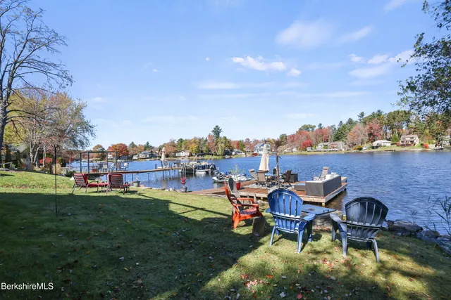 $699,000 | 30 Cove Lane, Hinsdale, MA 01235