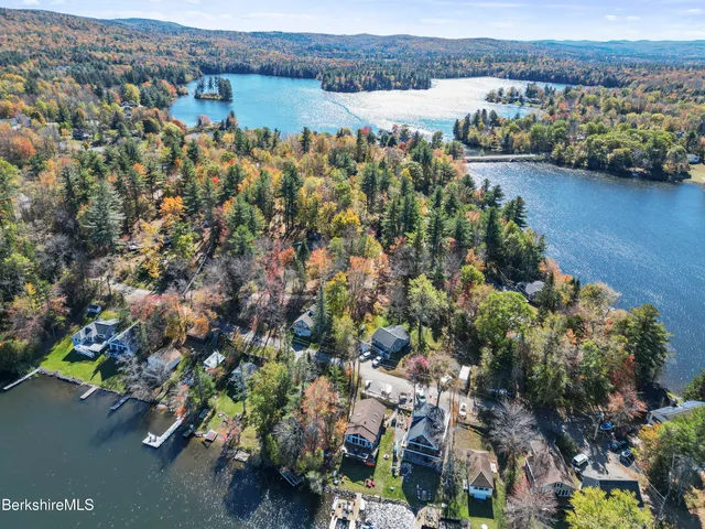 $699,000 | 30 Cove Lane, Hinsdale, MA 01235