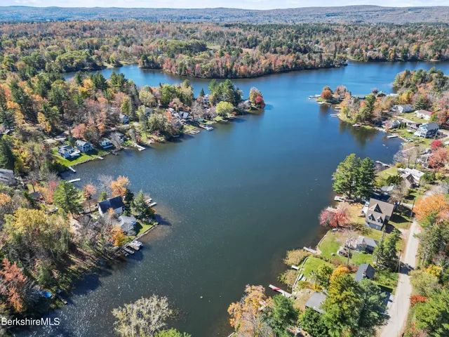 $699,000 | 30 Cove Lane, Hinsdale, MA 01235