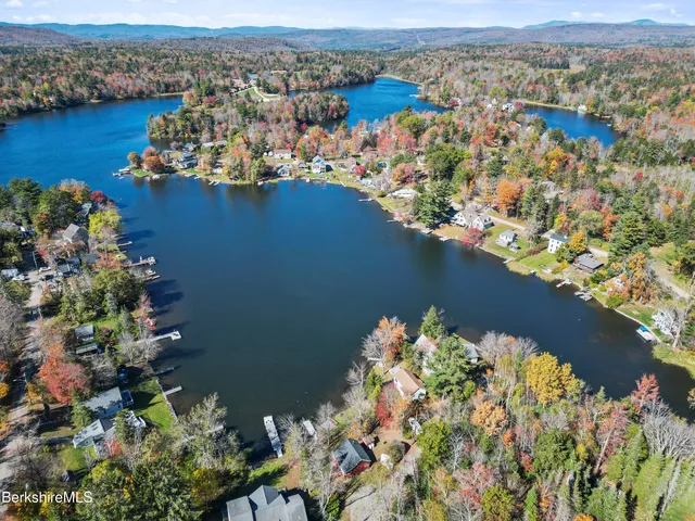 $699,000 | 30 Cove Lane, Hinsdale, MA 01235