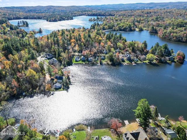 $699,000 | 30 Cove Lane, Hinsdale, MA 01235