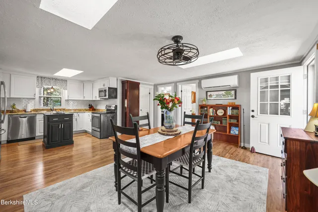 $699,000 | 30 Cove Lane, Hinsdale, MA 01235