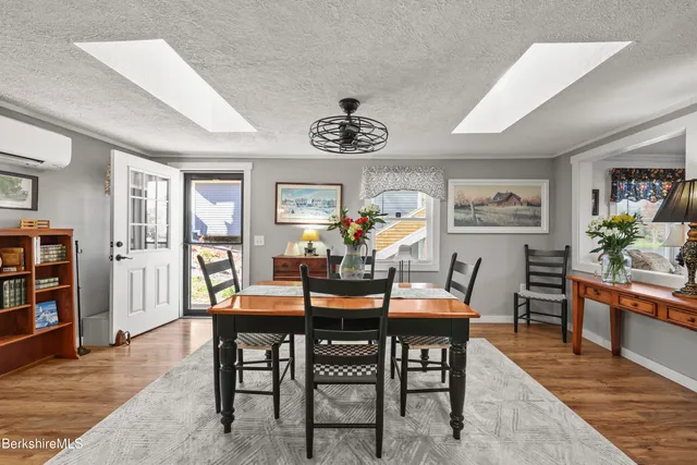 $699,000 | 30 Cove Lane, Hinsdale, MA 01235