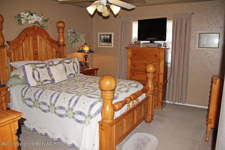 6613 Falcon Road Amarillo, TX 79109 - Photo 12 of 25 Master Bedroom