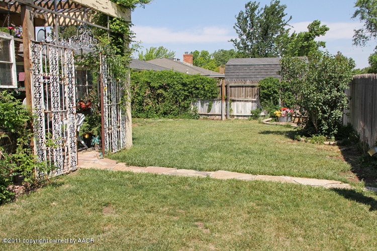 6613 Falcon Road Amarillo, TX 79109 - Photo 22 of 25 Backyard