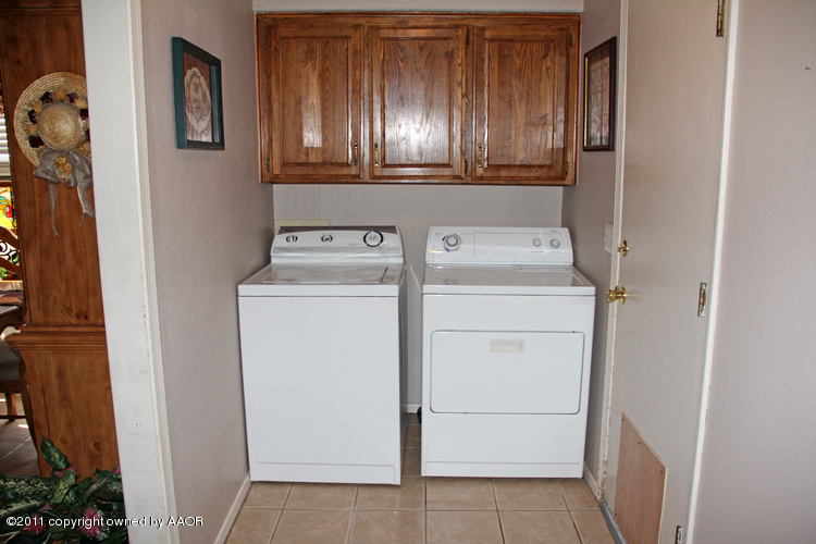 6613 Falcon Road Amarillo, TX 79109 - Photo 23 of 25 Laundry Room