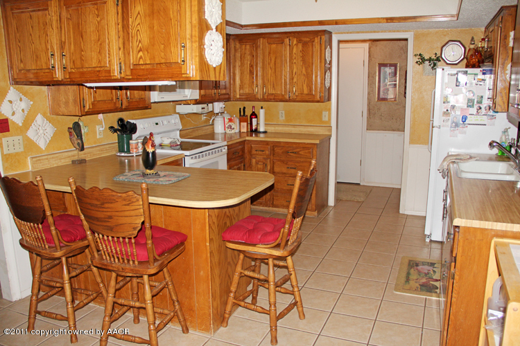 6613 Falcon Road Amarillo, TX 79109 - Photo 4 of 25 Kitchen 1