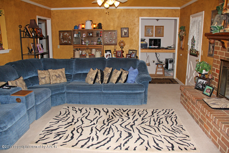6613 Falcon Road Amarillo, TX 79109 - Photo 7 of 25 Living Area 2