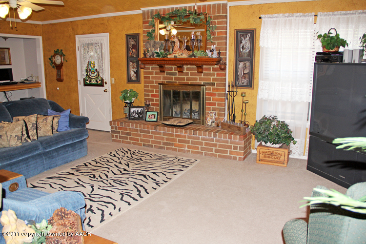 6613 Falcon Road Amarillo, TX 79109 - Photo 8 of 25 Living Area 3
