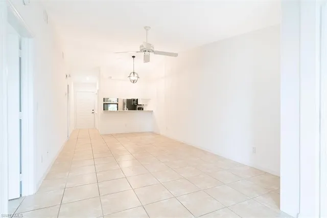 $1,900 | 2009 Pine Isle Lane, Unit 2009, Naples, FL 34112