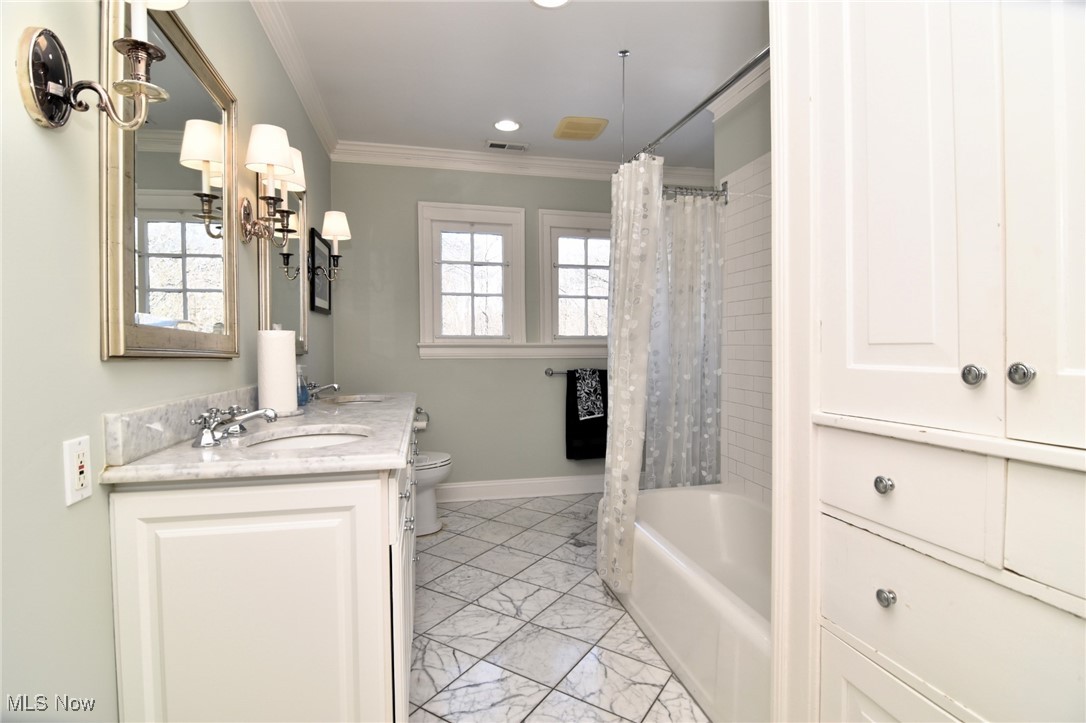 2861 Lee Road Cleveland, OH 44120 - Photo 29 of 49