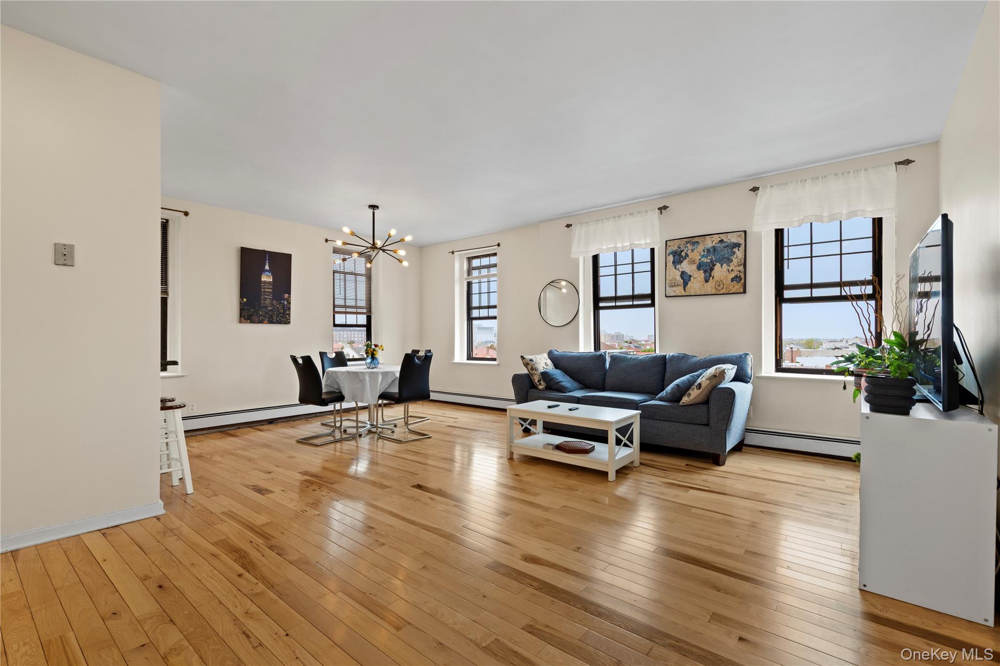 310 Riverside Boulevard, Unit 5F Long Beach, NY 11561 - Photo 3 of 23 Living Room / Dining Room