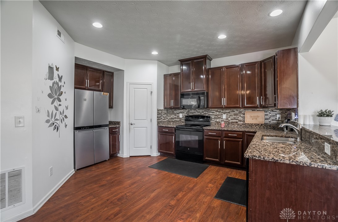 512 Reading Road Dayton, OH 45404 - Photo 10 of 42