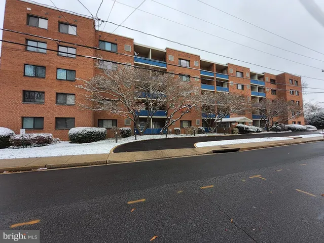 $2,350 | 1931 North Cleveland Street, Unit 200, Arlington, VA 22201