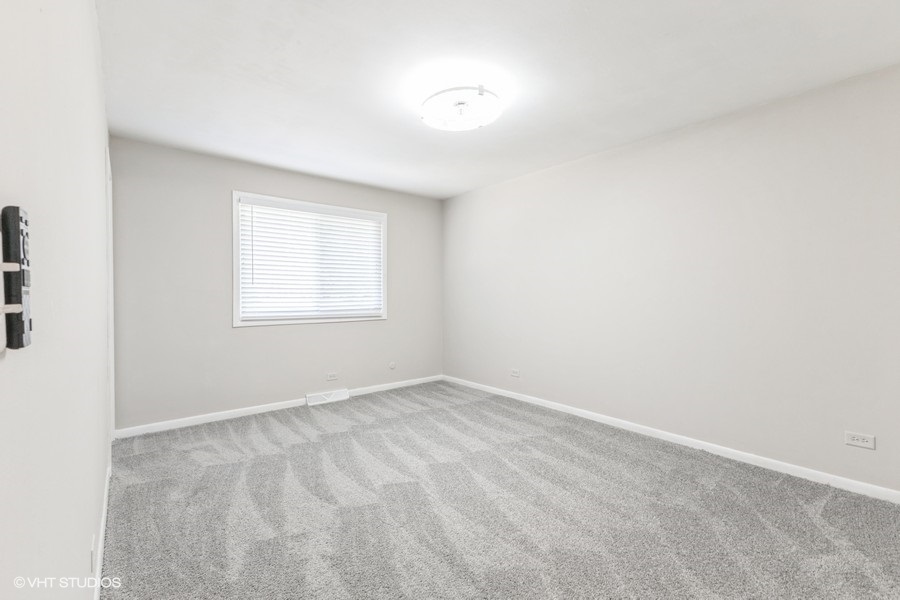 207 Walker Drive Bolingbrook, IL 60440 - Photo 10 of 18 an empty room with a window