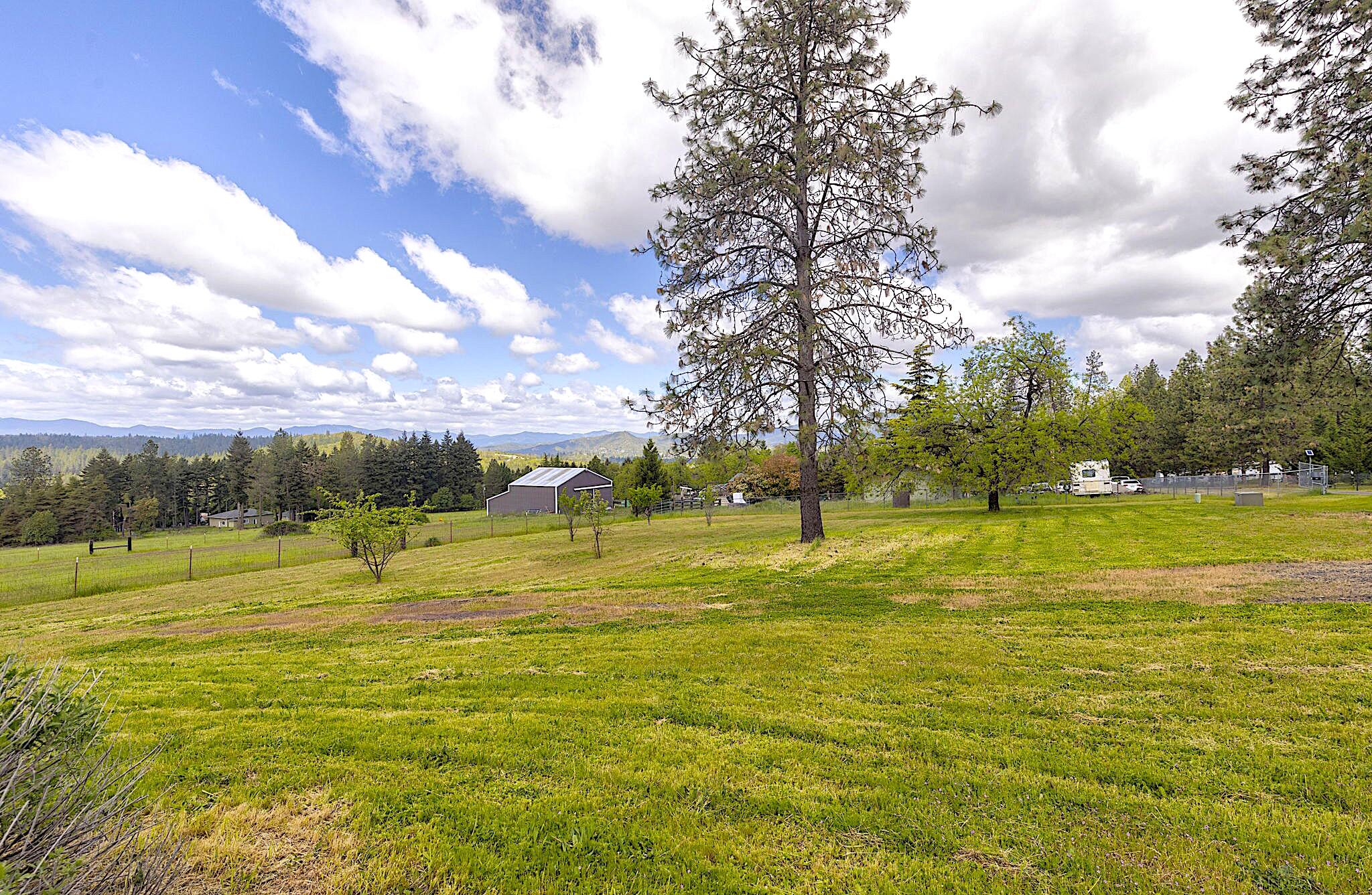 587 Summit Loop Grants Pass, OR 97527 - Photo 10 of 59 6-web-or-mls-587-summit-loop