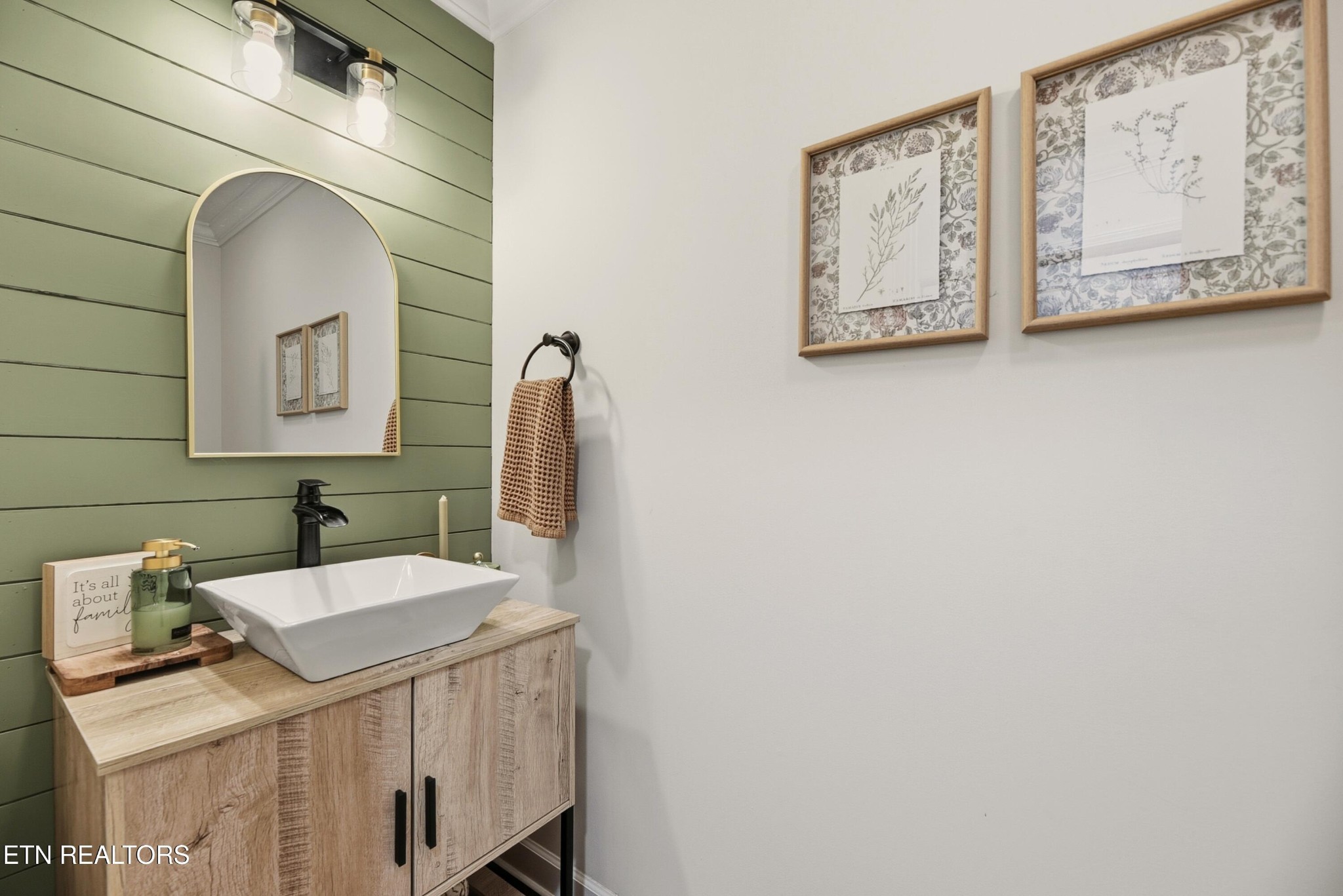 117 Elizabethton Way Clinton, TN 37716 - Photo 17 of 41 a bathroom with a sink and mirror