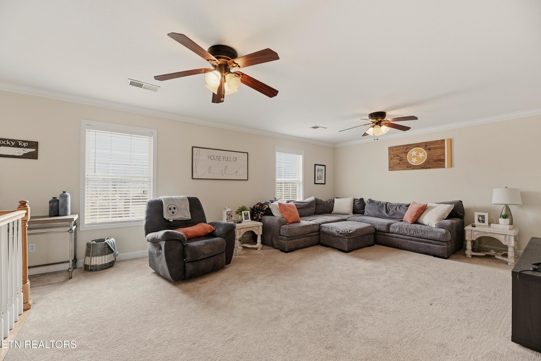 117 Elizabethton Way Clinton, TN 37716 - Photo 23 of 41 a living room with furniture