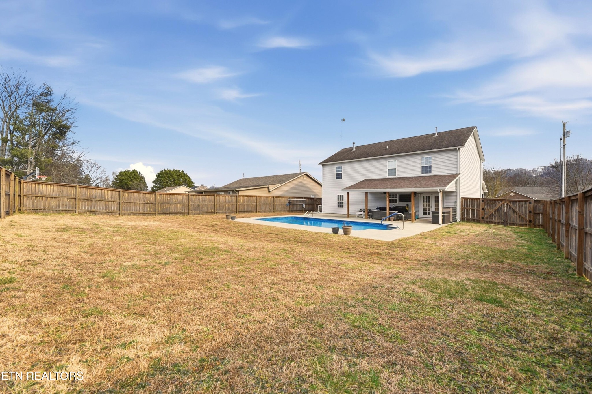 117 Elizabethton Way Clinton, TN 37716 - Photo 39 of 41 a house view with a outdoor space