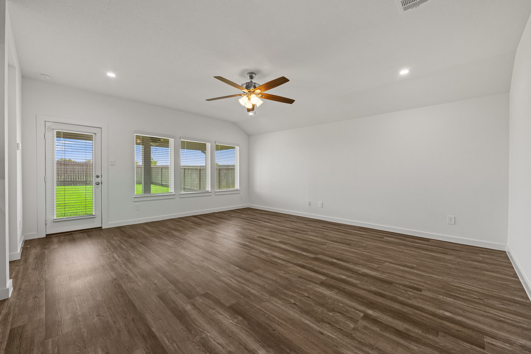 8611 Swenson Lane Rosharon, TX 77583 - Photo 21 of 41 Gallery Image 21
