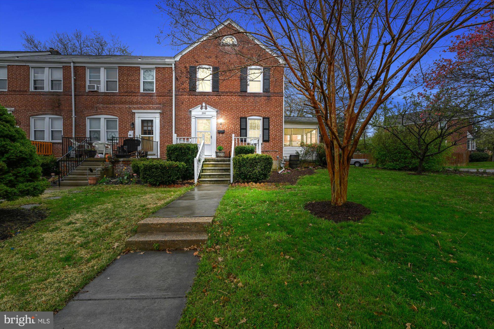 300 Westowne Road Baltimore, MD 21229 - Photo 2 of 29