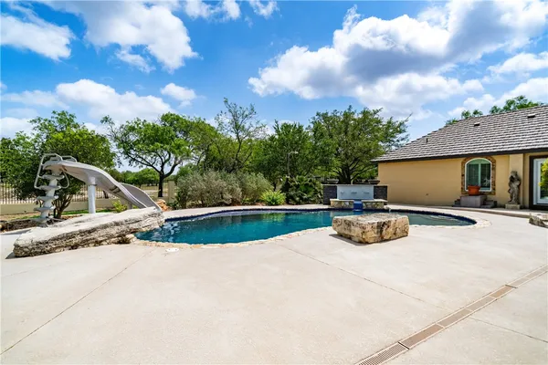 $2,500,000 | 5548 County Road 81, Robstown, TX 78380