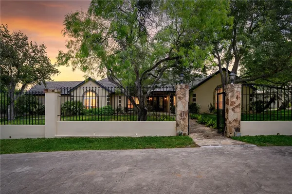 $2,500,000 | 5548 County Road 81, Robstown, TX 78380