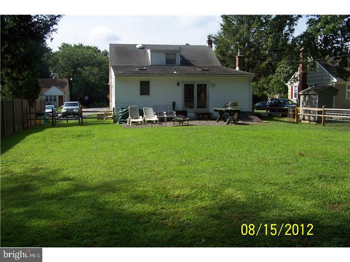 447 Kent Road Springfield, PA 19064 - Photo 3 of 12