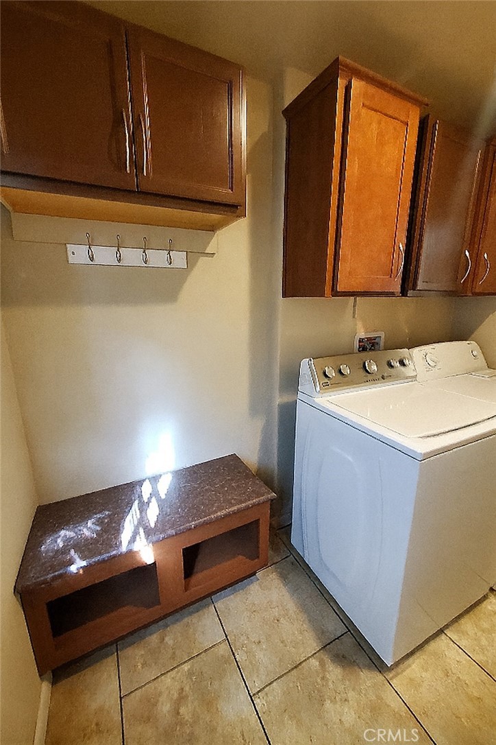 21621 Sandia Road, Unit 127 Apple Valley, CA 92308 - Photo 14 of 43 a bathroom with a sink and a mirror