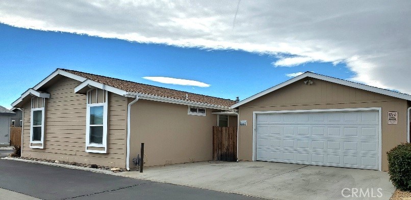 21621 Sandia Road, Unit 127 Apple Valley, CA 92308 - Photo 2 of 43 a view of garage